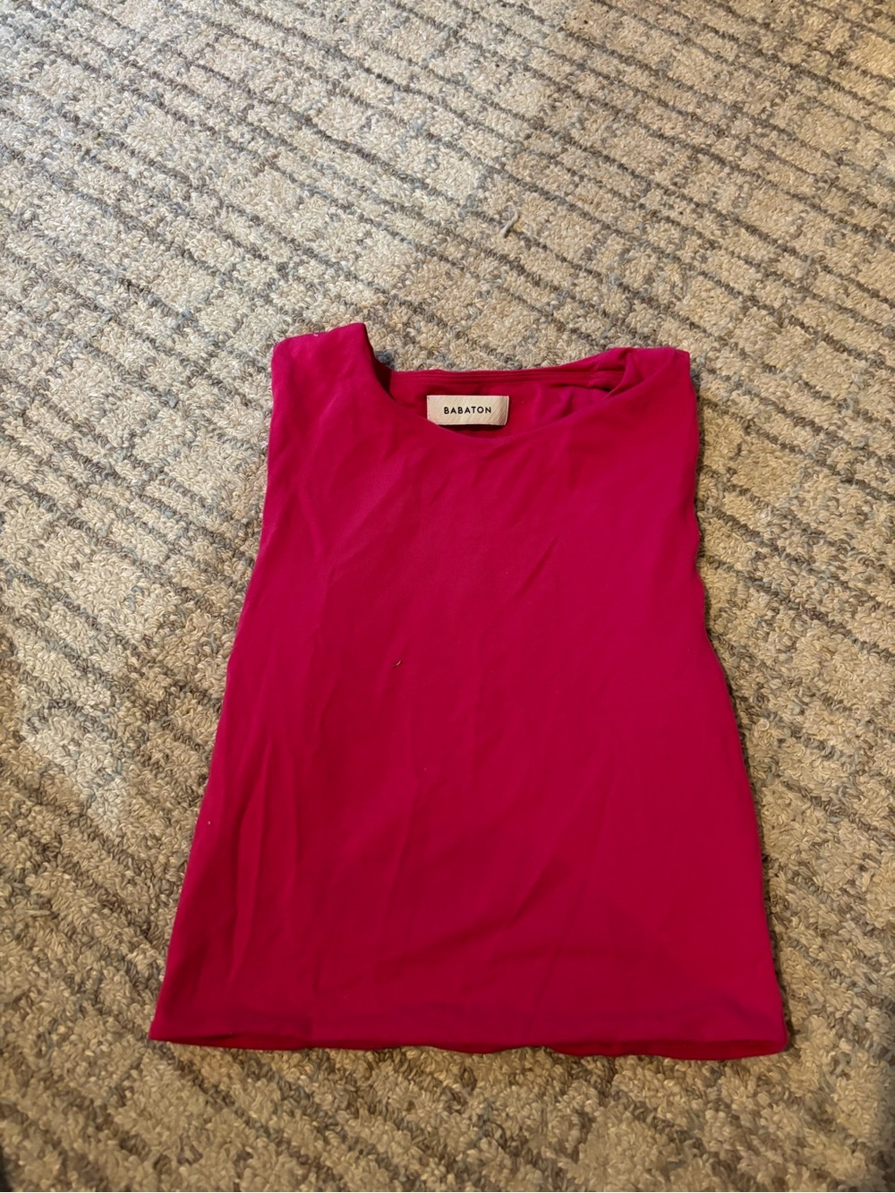 Aritzia Babaton Fuchsia Sleeveless Cropped Crew Neck Tank Top